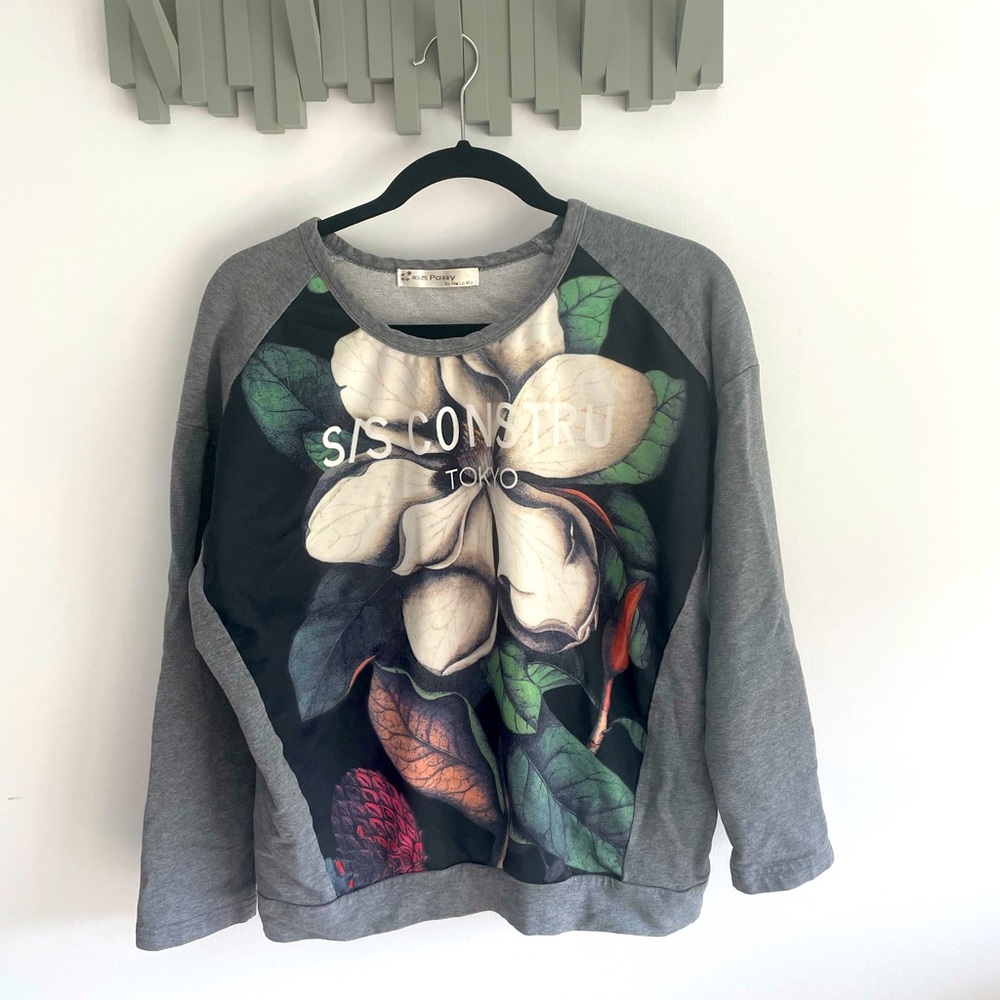 Long sleeves shirt with artistic print on the front, Tokyo style